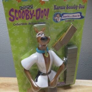 Cartoon Network Karate Scooby-Doo Figure in White